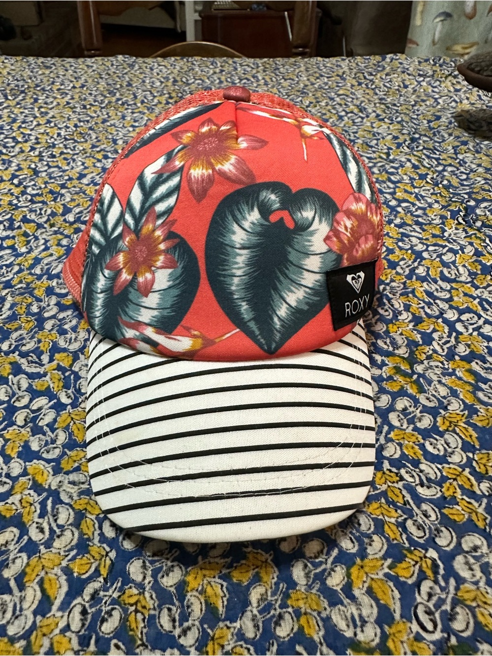 NWOT Firls Honey Trucker Roxy hat